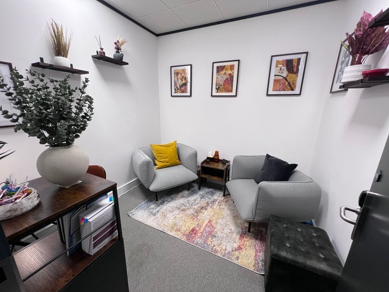 Therapy/Professional Space for Week Share - 2 min walk from Bank Station