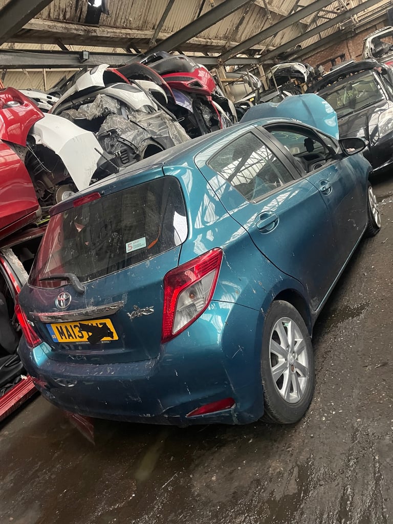 2012 Toyota Yaris BREAKING 