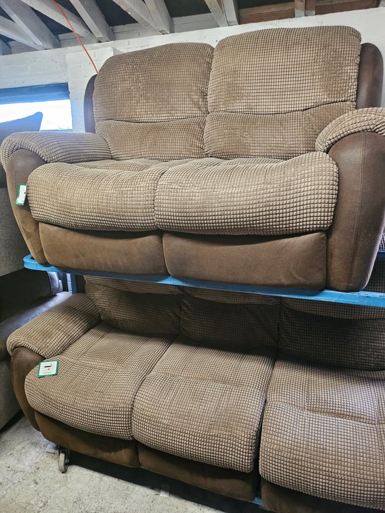 image for New laz boy 3&2 recliner sofa set