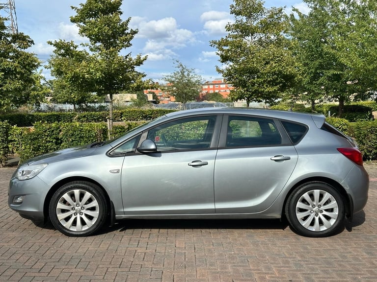 2011 Vauxhall Astra 1.4 16v Exclusiv Euro 5 5dr HATCHBACK Petrol Manual