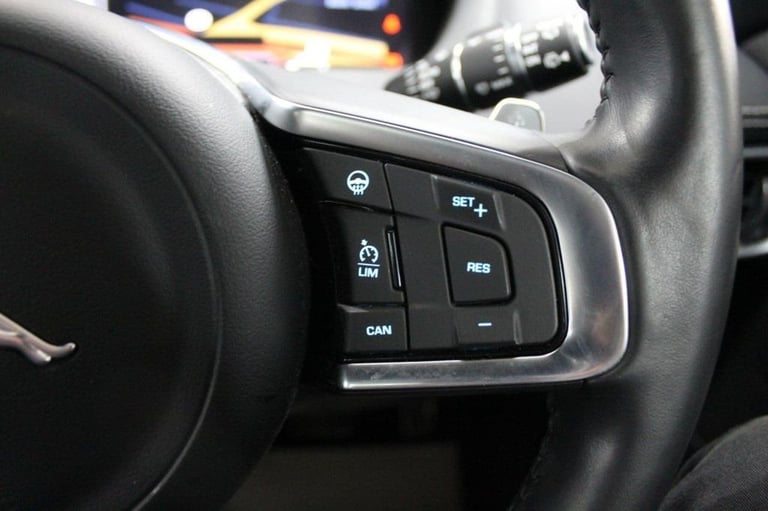 2019 68 JAGUAR F-PACE 3.0 D300 V6 S SUV 5DR DIESEL AUTO AWD EURO 6 (S/S) (300 PS