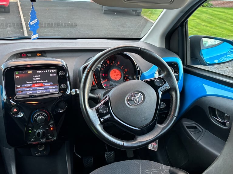Toyota, AYGO, Hatchback, 2016, Manual, 998 (cc), 5 doors
