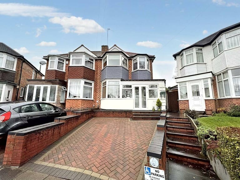 PROPERTY FOR LET - COMPANY LET ACCEPTED!