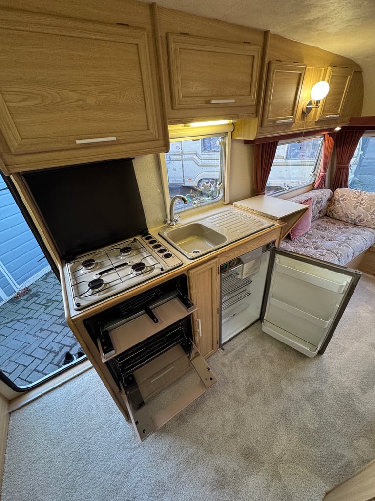 1998 Lunar Solar 465-5 Berth Caravan, Full Size Awning, Double Dinette Family Layout.