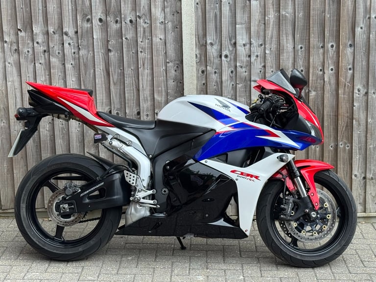 image for HONDA CBR 600 RR 2010 (10) SUPER SPORT + VERY CLEAN EXAMPLE 