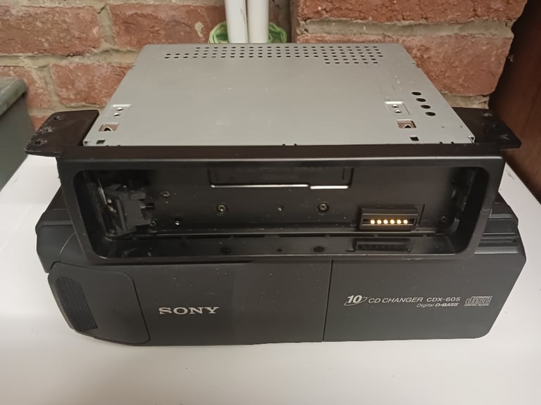 RETRO 90s 10 CD CHANGER RADIO PLAYER