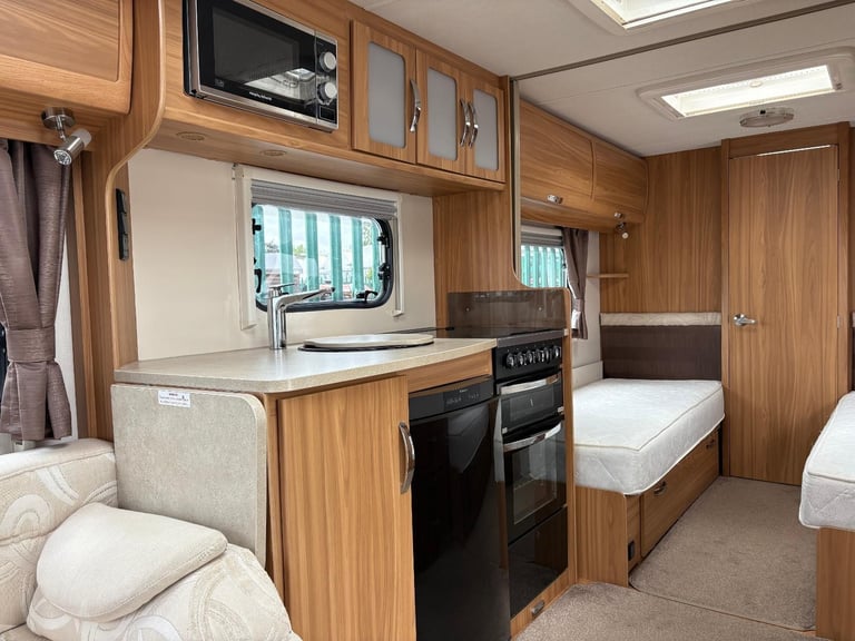 LUNAR CLUBMAN SB- FIXED SINGLE BEDS + END WASHROOM + MOTORMOVER