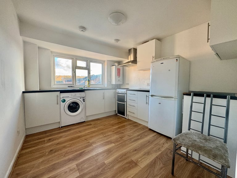 2 Bedroom Top Floor Flat - No Lift - Communal Car Parking - 