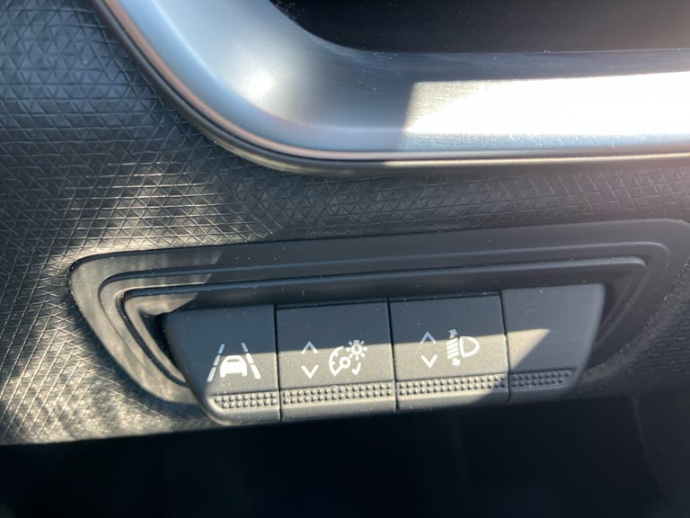 2020 Renault Clio 1.0 SCe 75 Play 5dr Hatchback Petrol Manual