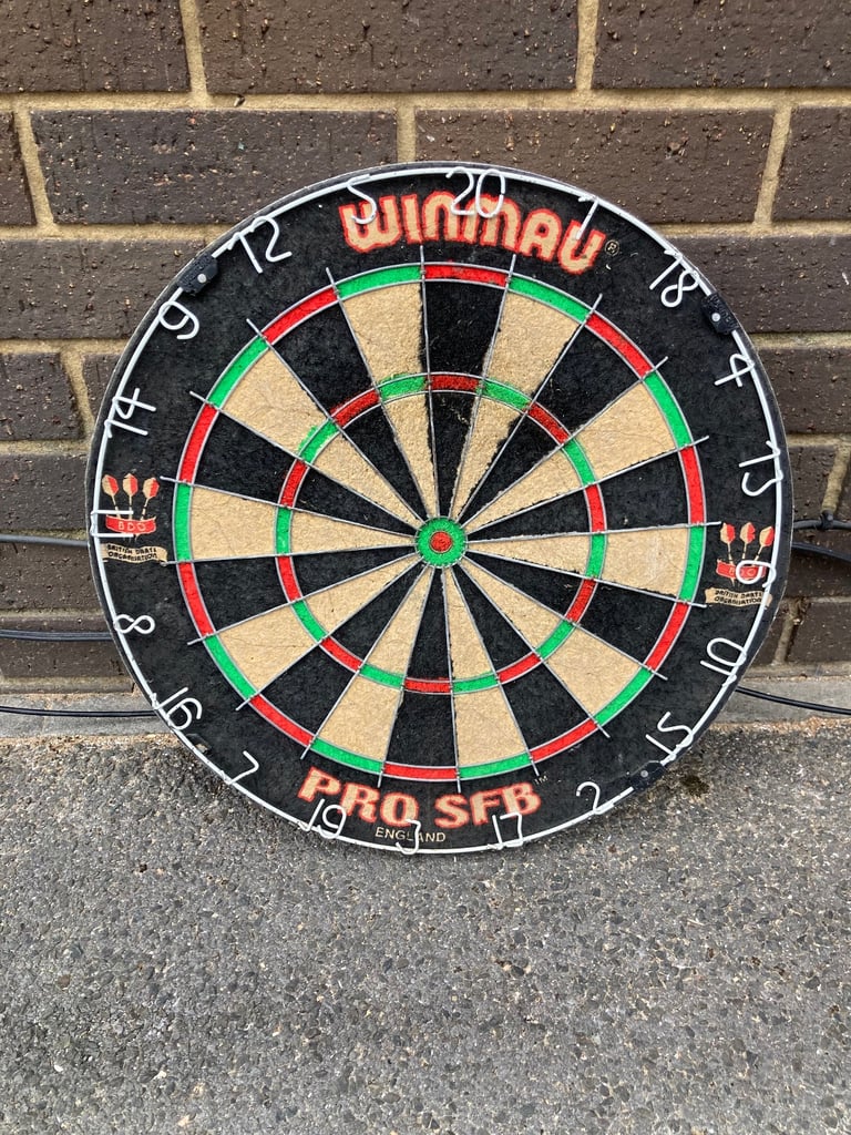Winmau dartboard with cabinet