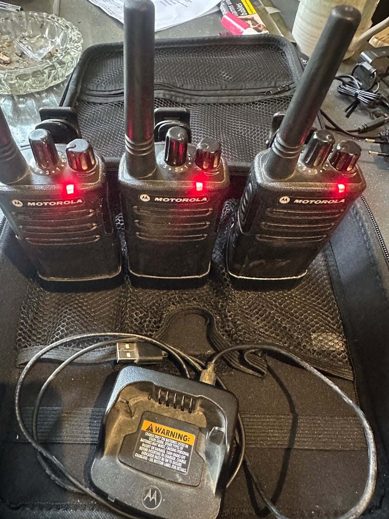 3 x Motorola XT420 Walkie Talkies 