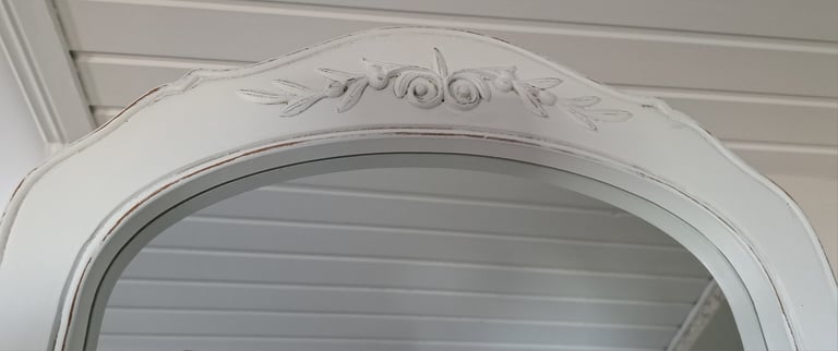 Free standing mirror vintage white, in excellent condition 