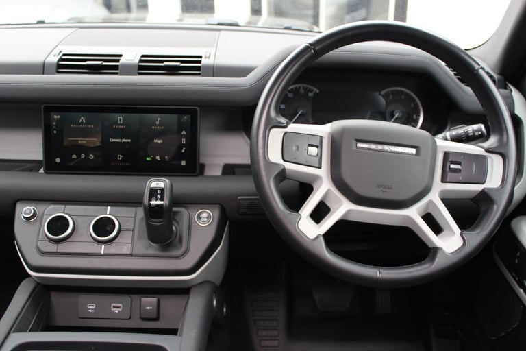 2023 Land Rover Defender 2.0 P400e X-Dynamic SE 110 5dr Auto ESTATE PETROL/ELECTRIC Automatic