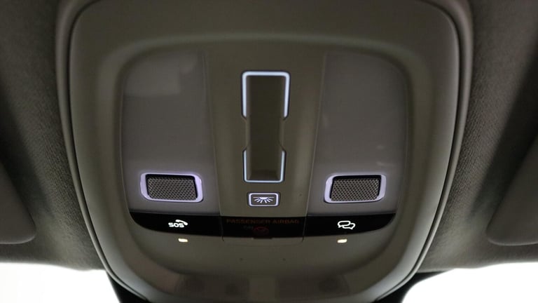  Volvo XC40 B4 (P) Ultimate Dark (360 Camera, Sunroof, BLIS) Petrol/Electric Hybrid Automatic