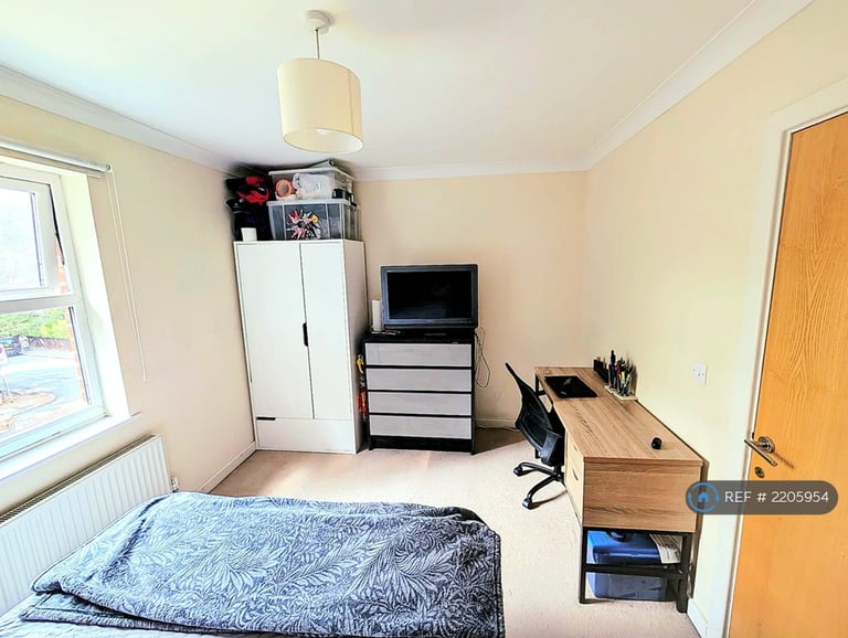 image for 1 bedroom in Smiles Place, Woking, GU22 (#2205954)