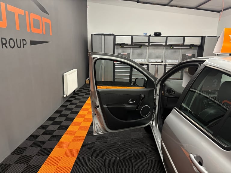 2012 Renault Clio 1.2 16V Dynamique TomTom 5dr HATCHBACK Petrol Manual