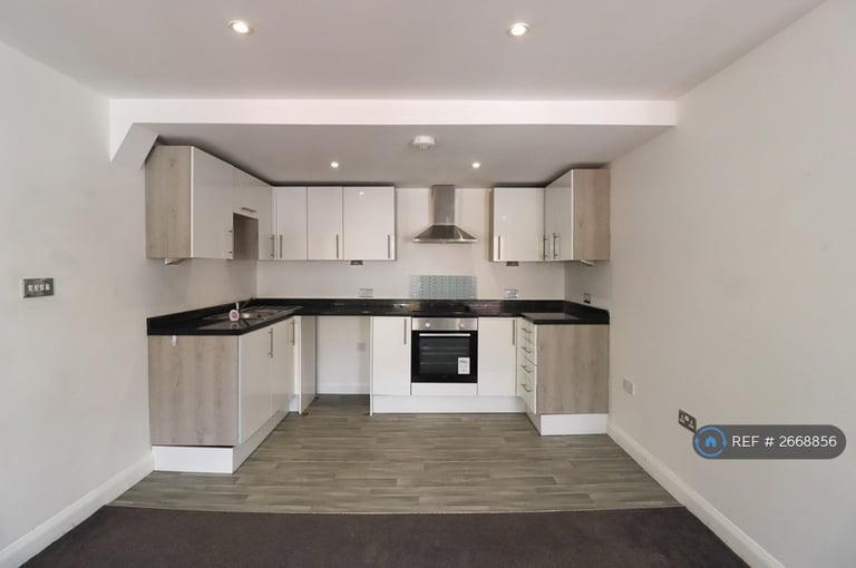 2 bedroom flat in High Street, Sittingbourne, ME10 (2 bed) (#2668856)