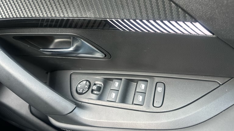 2025 Peugeot 2008 1.2 HYBRID Allure e-DSC6 Euro 6 (s/s) 5dr SUV Hybrid Automatic