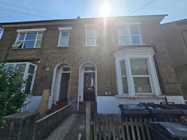 STUDIO IN THORNTON HEATH - AVAILABLE NOW!