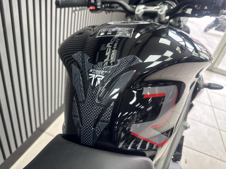 2023 Triumph Street Triple 765R Black, Sport naked 3855 miles
