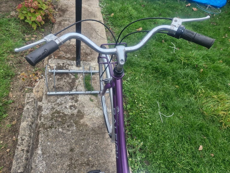 GIRLS LADIES WOMES ADULTS RALEIGH PIONEER 700cc WHELLS 17 INCH FRAME 3 SPEED BIKE BICYCLE
