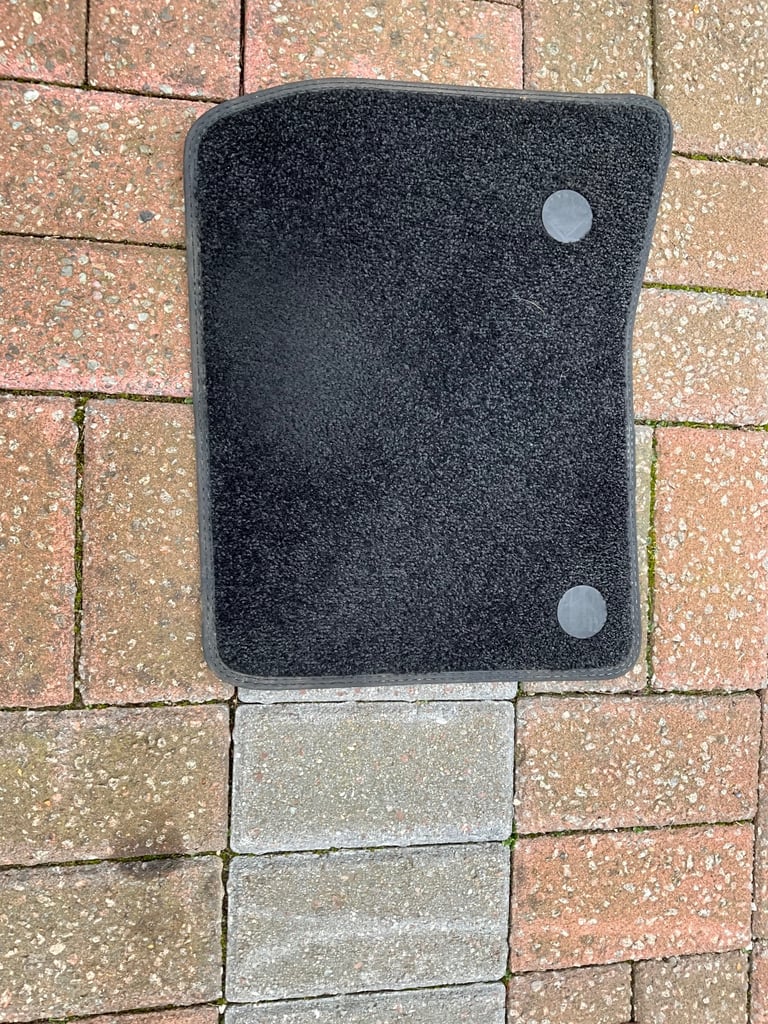 For sale Defender 110 carpet mats