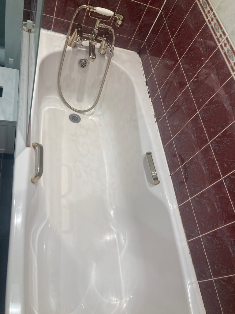 image for FREE Bathroom suite 