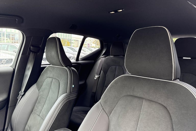 2022 Volvo XC40 2.0 B4 MHEV Plus SUV 5dr Petrol Hybrid DCT Auto AWD Euro 6 (s/s) (197 ps) ESTATE ...