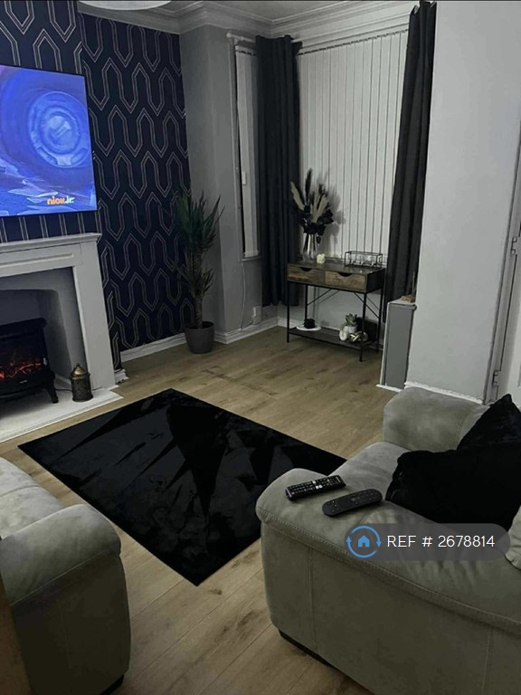 3 bedroom house in Queen Street, Kidsgrove, Stoke-On-Trent, ST7 (3 bed) (#2678814)