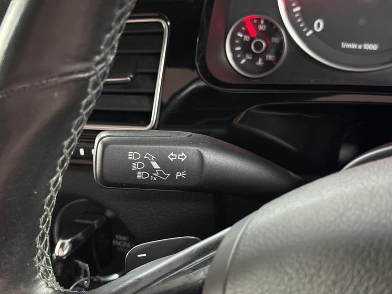 2015 Volkswagen Touareg 3.0 TDI V6 BlueMotion Tech R-Line Tiptronic 4WD Euro 6 (s/s) 5dr ESTATE D...