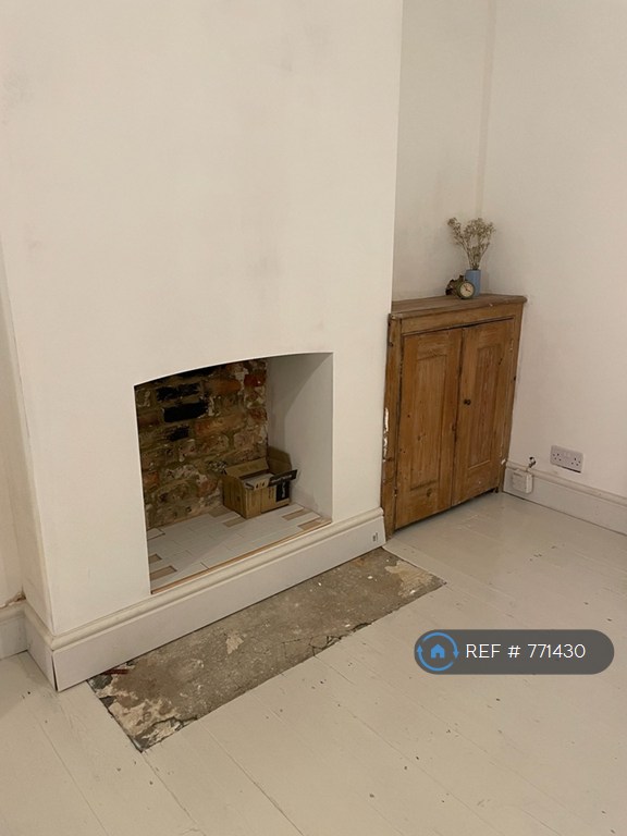 2 bedroom house in Magdala Road, Broadstairs, CT10 (2 bed) (#771430)