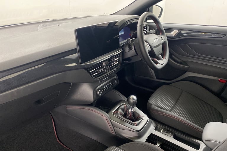 2025 Ford Focus 744494 Hatchback Petrol Manual