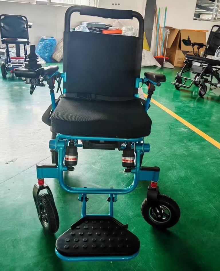 Folding electric wheelchair 