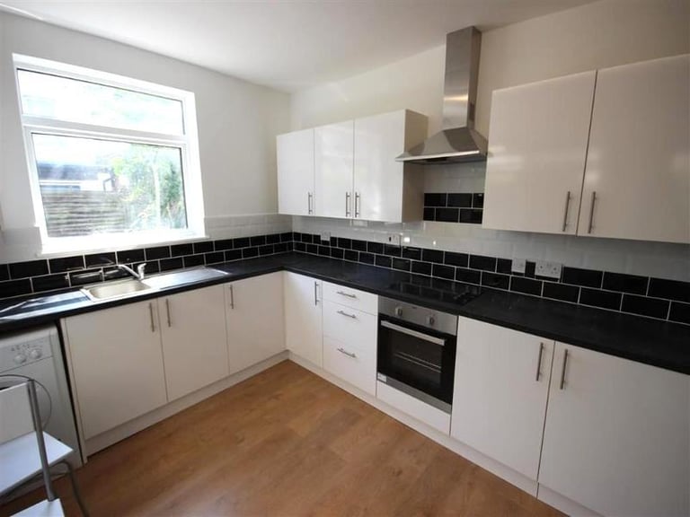 🌟 Room available in Mile End