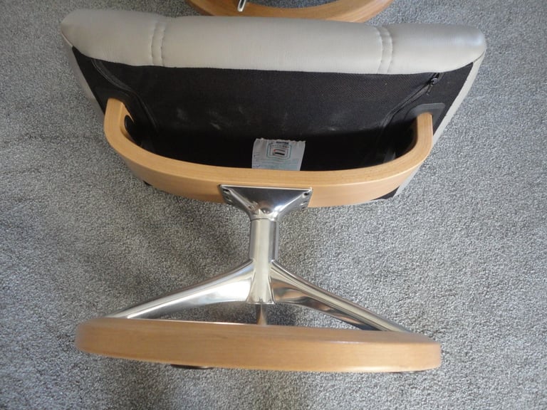 Ekornes stressless large grey leather consul signature recliner chair and footstool
