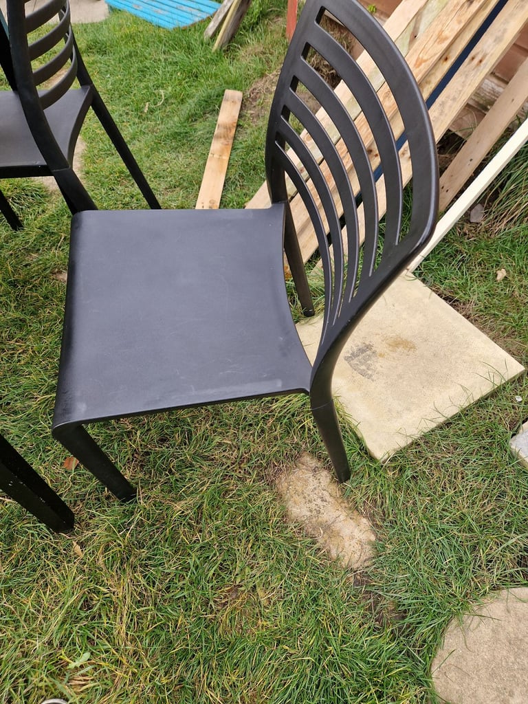 Julian bowen black wooden dining table +4 chairs