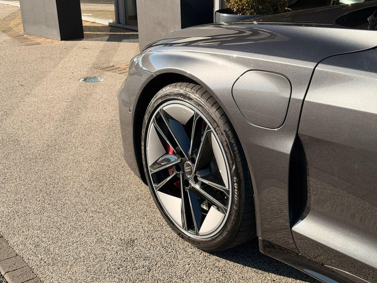 2023 Audi RS e-tron GT 93.4kWh Carbon Vorsprung Saloon 4dr Electric Auto quattro (598 ps) COUPE E...