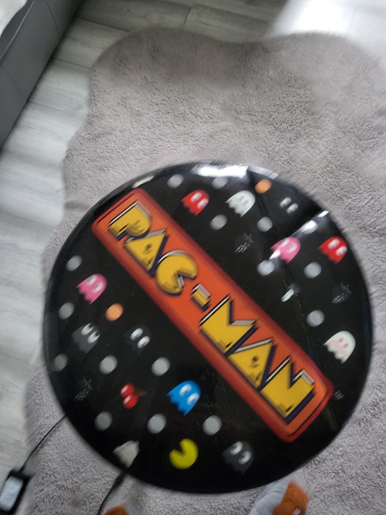 1up pac man arcade machine with stool 