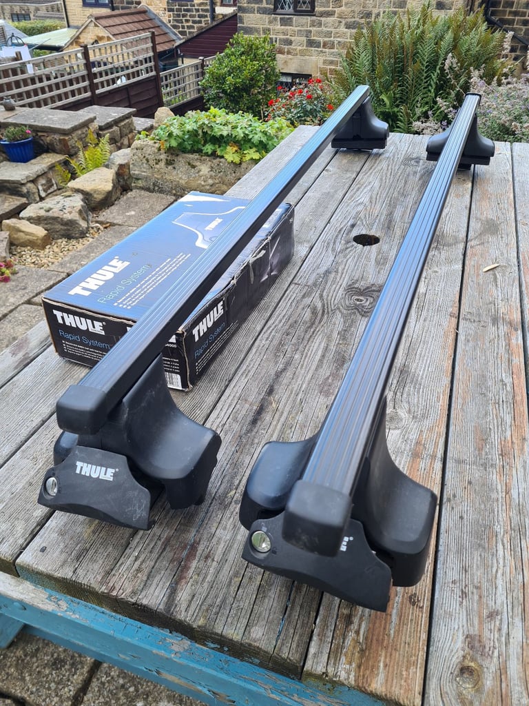 Thule Square Roof Rack Bars 120cm and Feet - VW Golf Mk 5 & 6 5dr