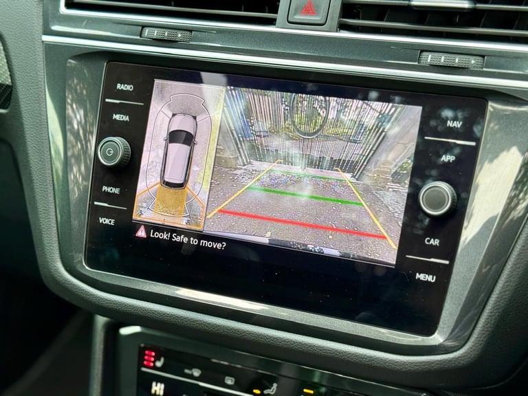 2023 Volkswagen TIGUAN R- Line Pan/r Cameras Full Service History heated steering