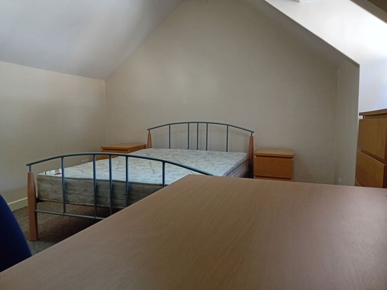 4 DOUBLE ROOMS IN WESTBURY STREET HOUSE TO RENT- STRICTLY STUDENTS ONLY.