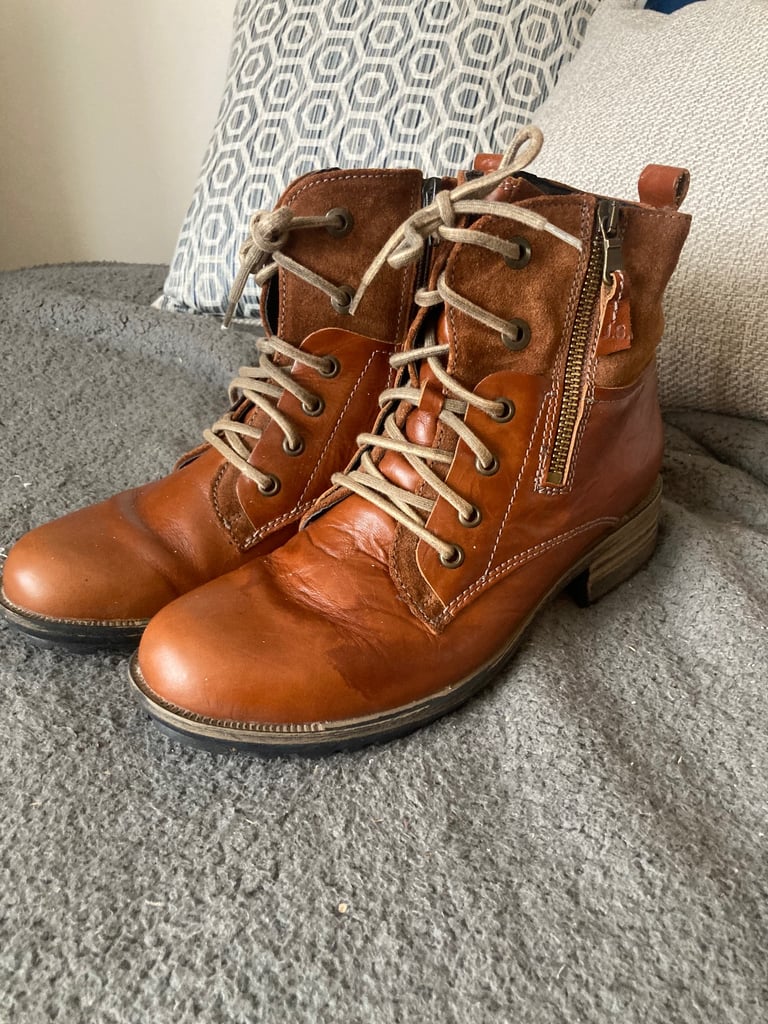 image for Leather ladies boots 