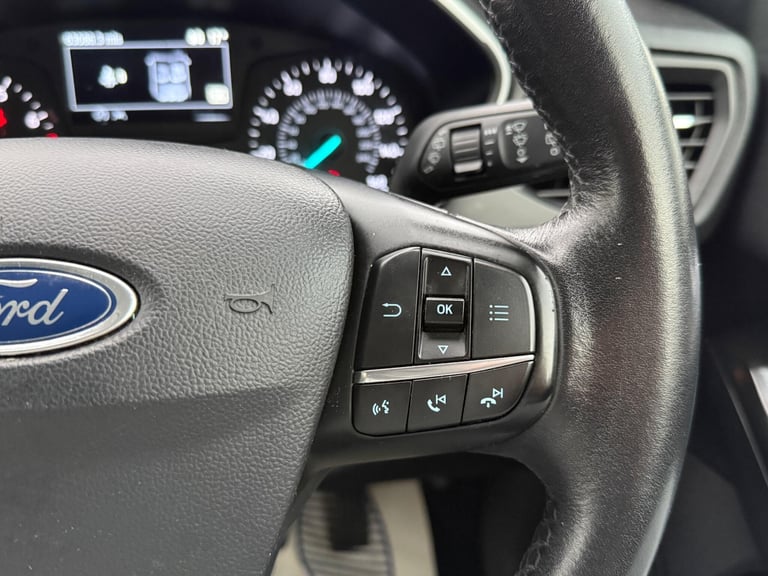 2018 Ford Focus 1.0T EcoBoost Zetec Euro 6 (s/s) 5dr HATCHBACK Petrol Manual