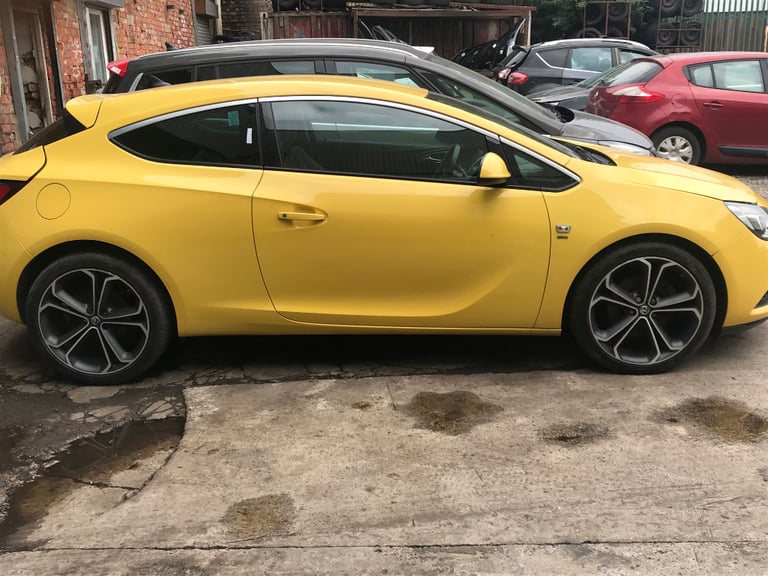 Vauxhall Astra GTC Rear  Tailgate.   Inc screen Glass. 
