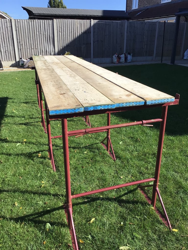 4 Builders trestles and 4 scaffold boards