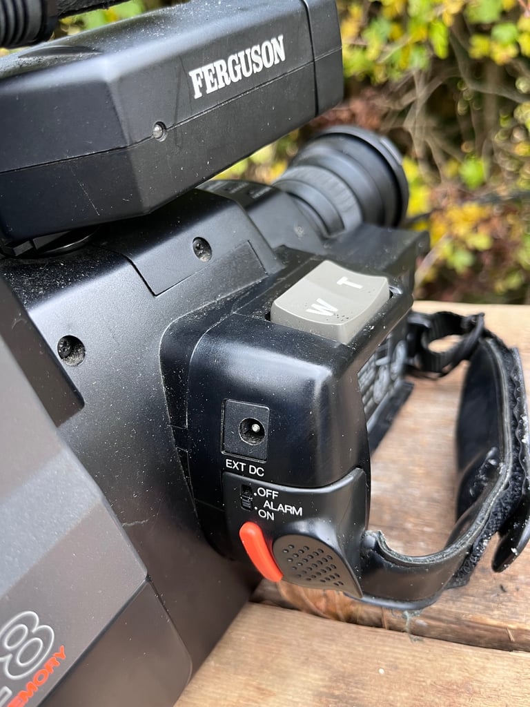 Ferguson Videostar FC28 Camcorder VHS L With Case 3 batteries & charger 