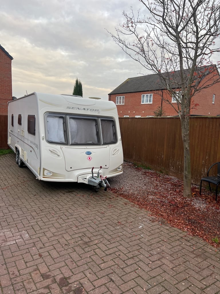 BAYLEY FIXED BED END LARGE BATHROOM 
