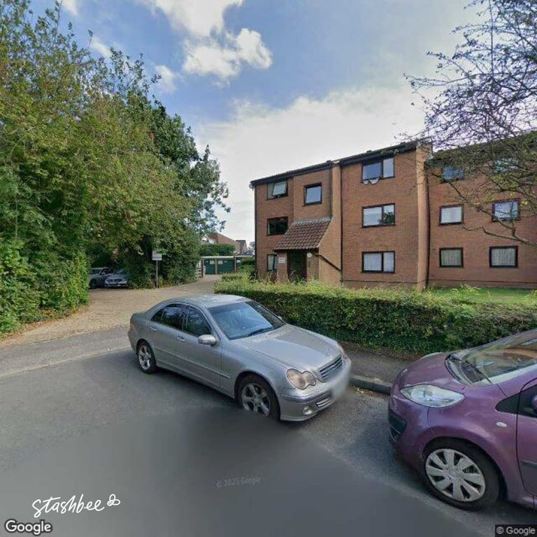 Garage to rent in Watford (WD25) | Stashbee