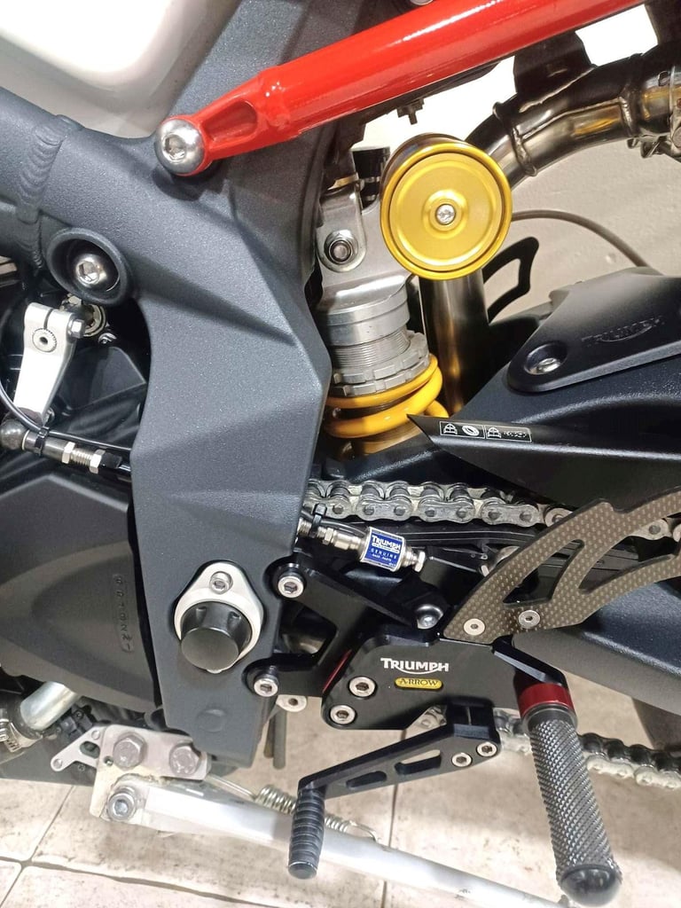 Triumph Street Triple 675-R 61-REG ONLY 411 DRY MILES WITH EXTRAS £5399.OTR