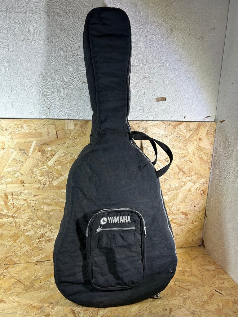 YAMAHA F-340 Acoustic Guitar - 6 String - Right Handed - Including Gig Bag